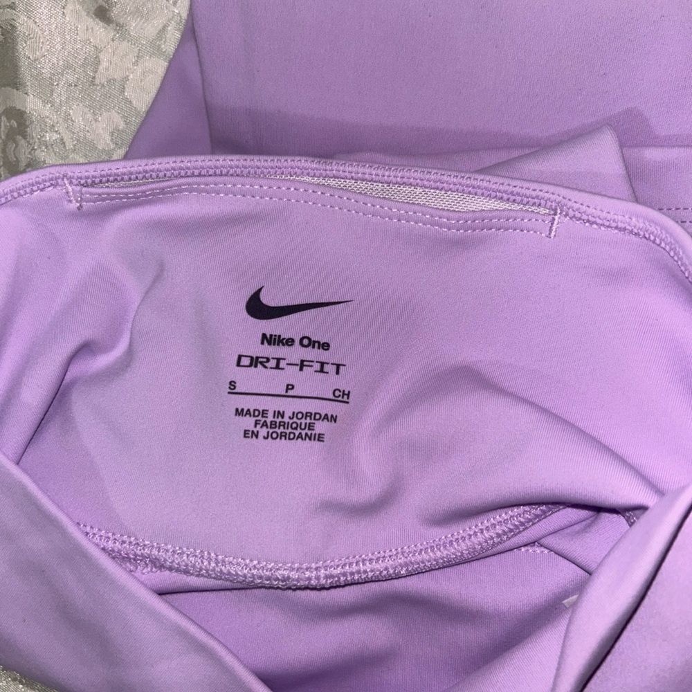 Nike Dri-FIT Leggings in Lavender
